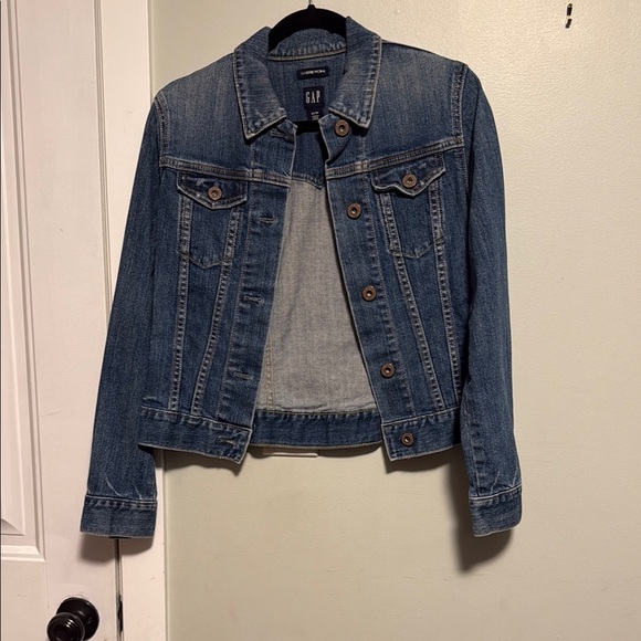 GAP Women's Classic Blue Jean Denim Jacket vintage distressed wash - XS - Picture 1 of 4